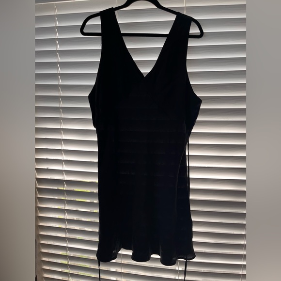NWT, XL, Wild Fable, black V neck, ties back dress. - Picture 7 of 10